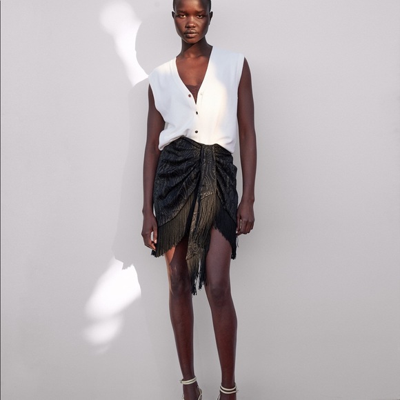 NWT Zara sleeveless vest sweater with gold buttons - Picture 2 of 4